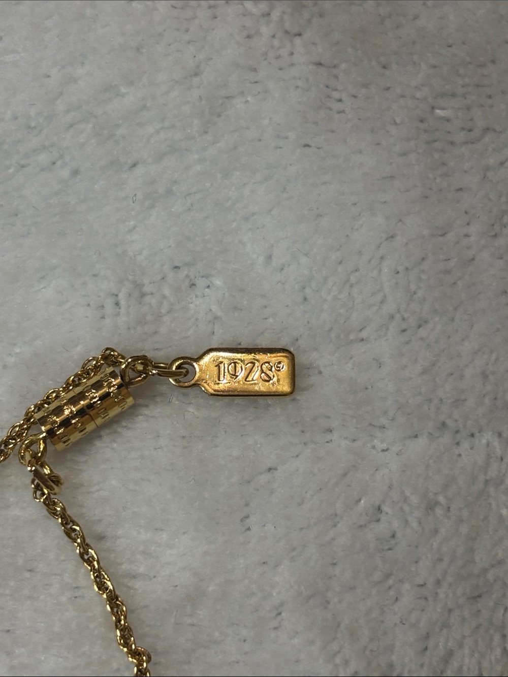 Vintage 1928 Gold-tone Floral Portrait Locket Necklace - Picture 2 of 5